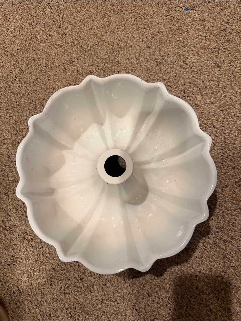 Set of Two Bundt Cake Pans - White Ceramic & Dark Nonstick - Picture 2 of 4